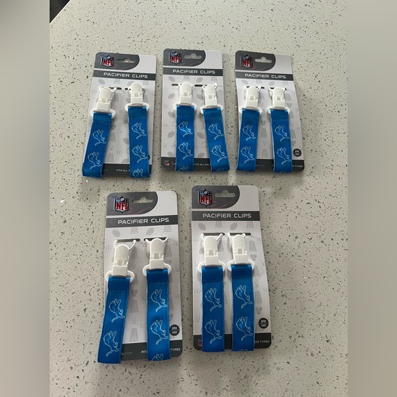 DETROIT LIONS PACIFIER CLIP - Picture 1 of 1